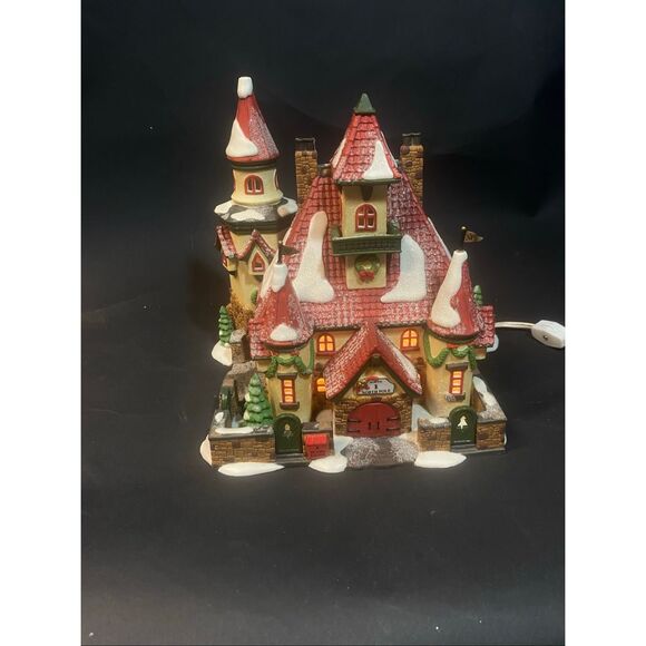 Department 56 Route 1, North Pole: Home of Mr. & Mrs. Claus - Picture 3 of 8